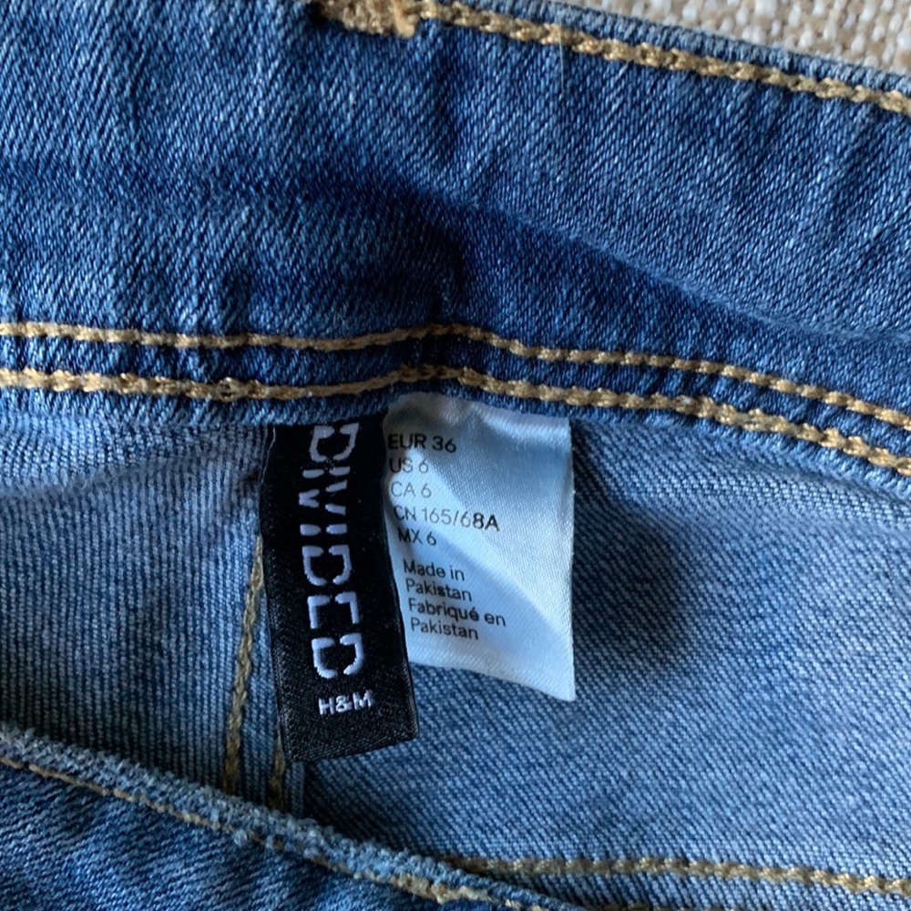 Distressed Jeans - - Picture 4 of 5